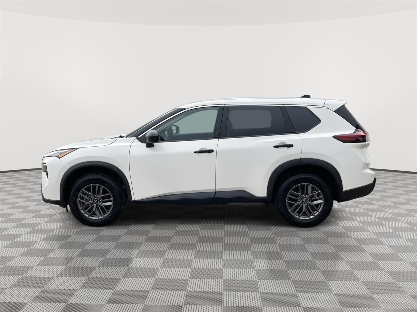 Vehicle photo 2