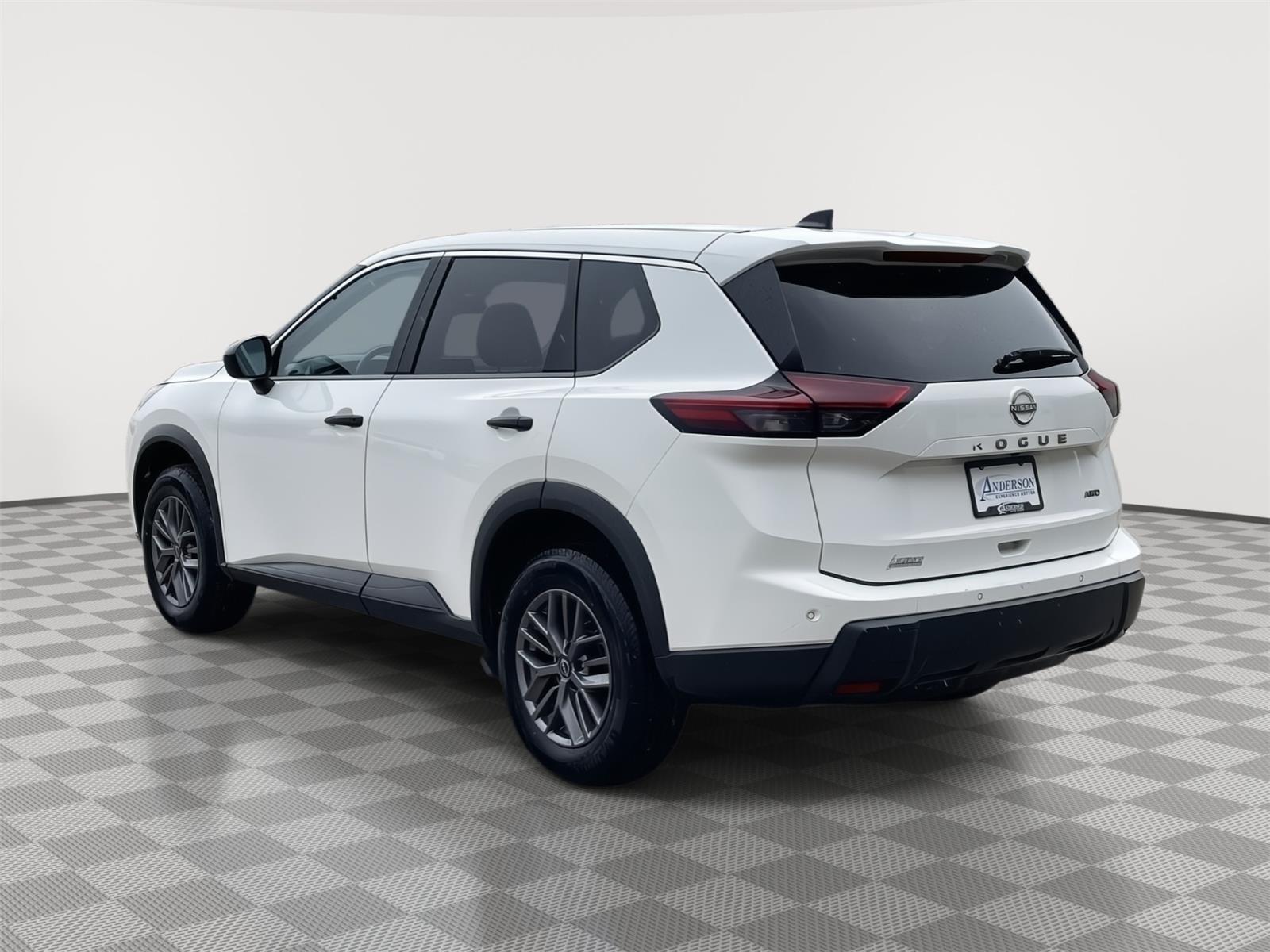 Vehicle photo 4