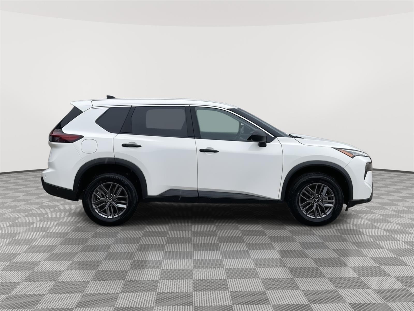 Vehicle photo 7