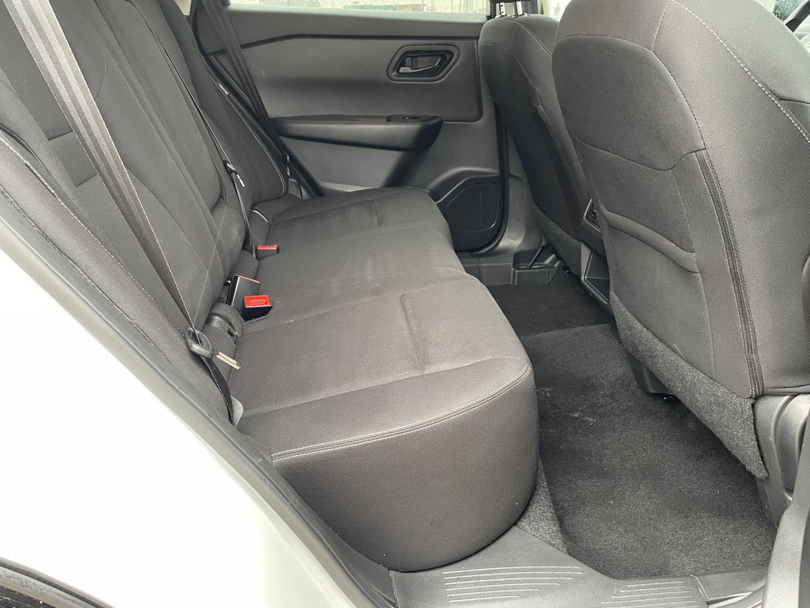 Vehicle photo 17