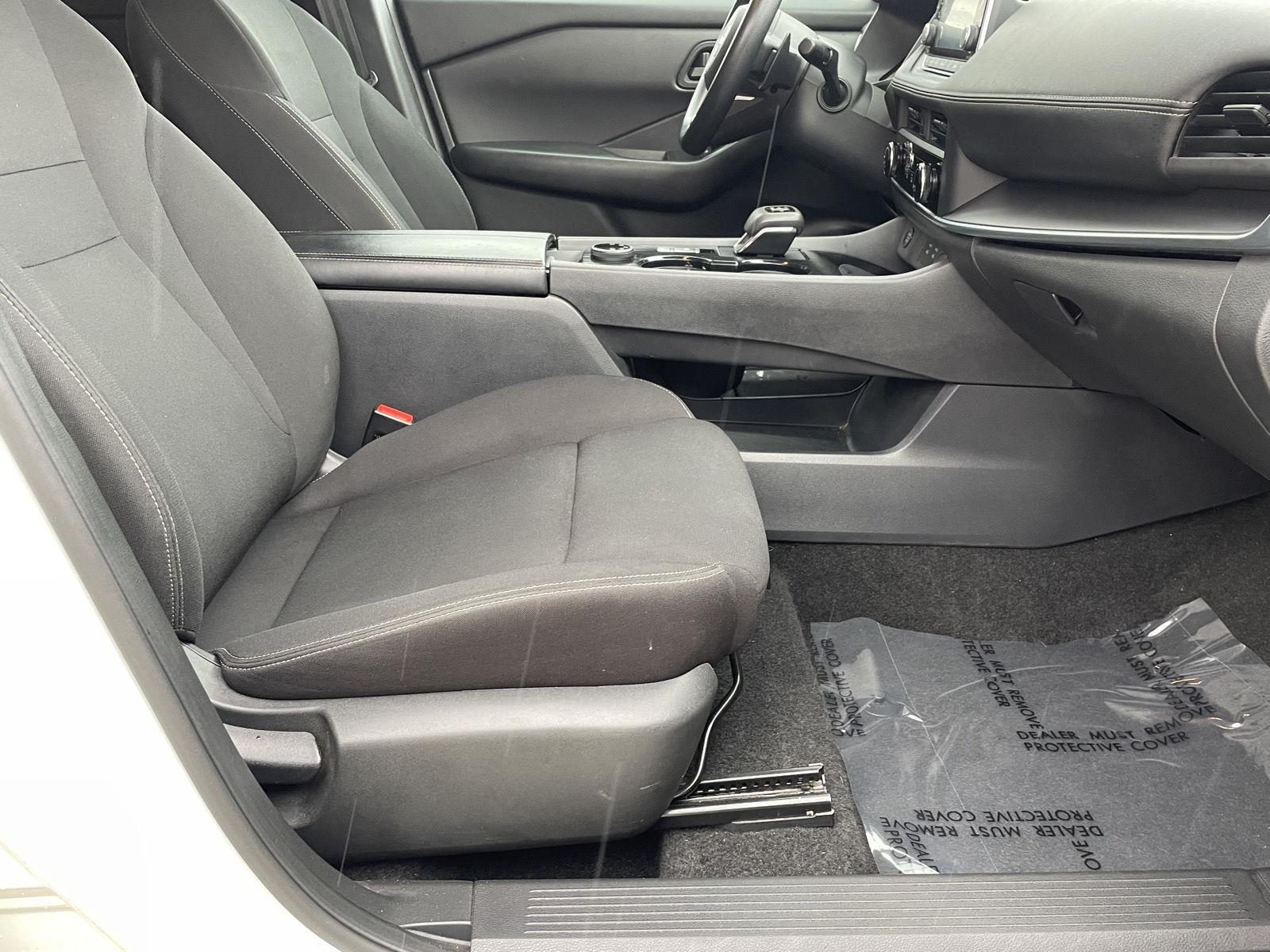 Vehicle photo 19
