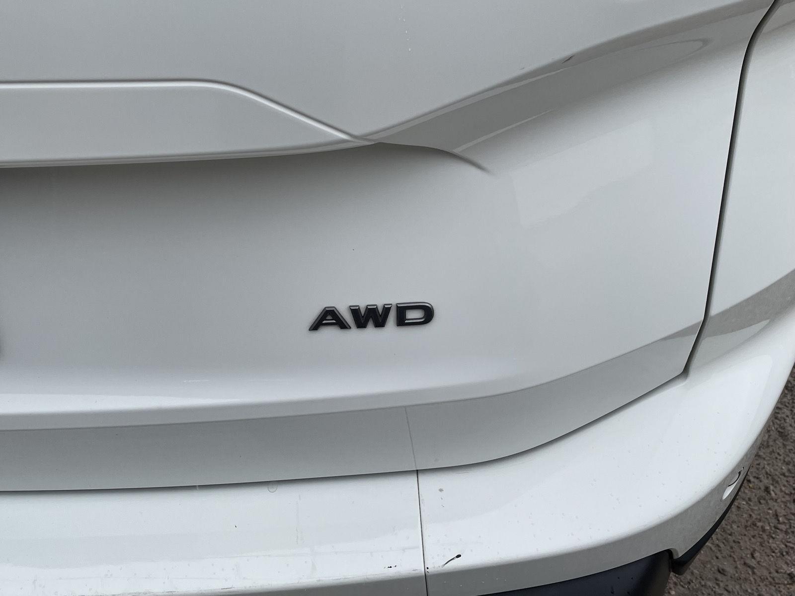 Vehicle photo 21