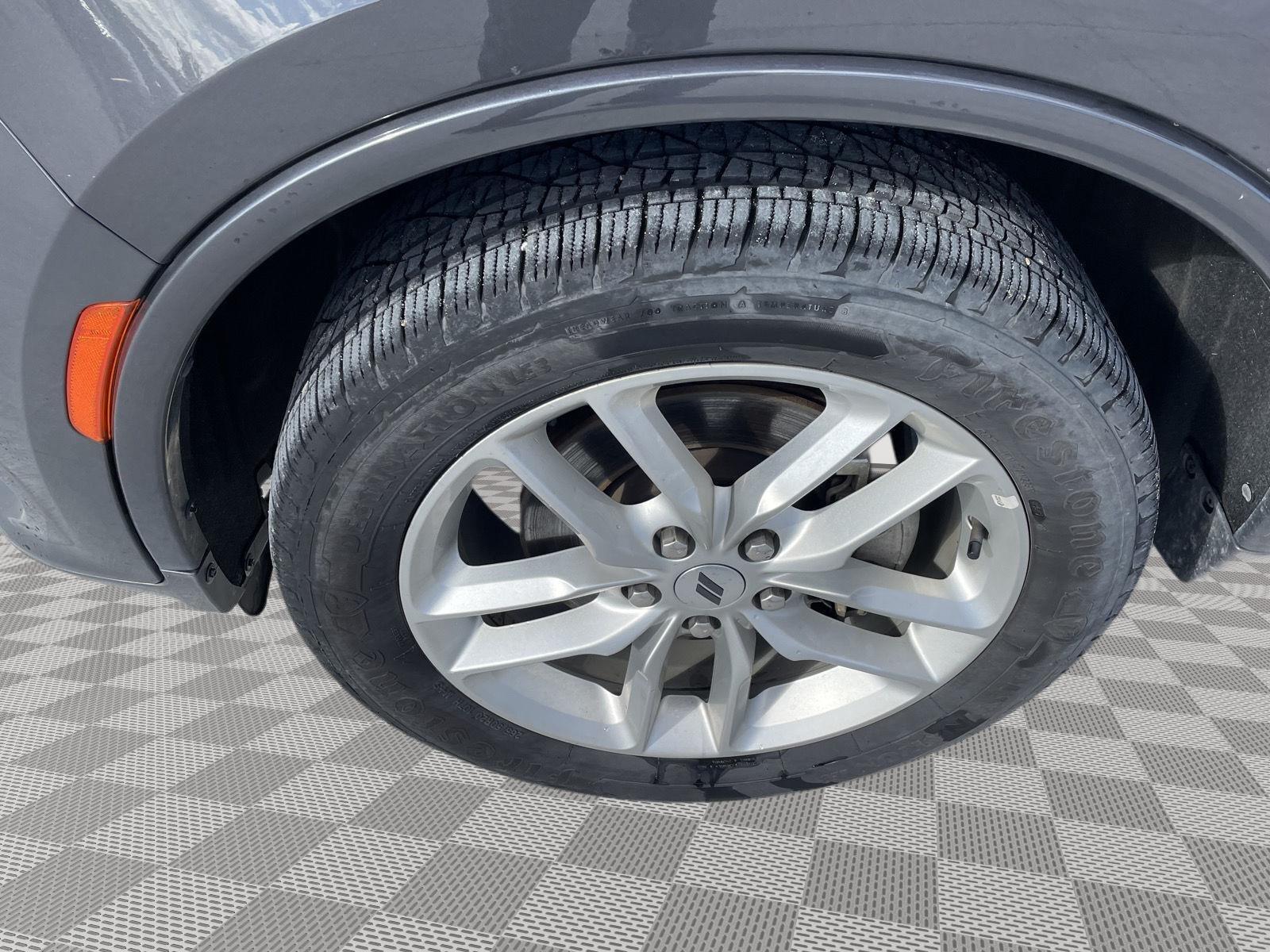 Vehicle photo 10