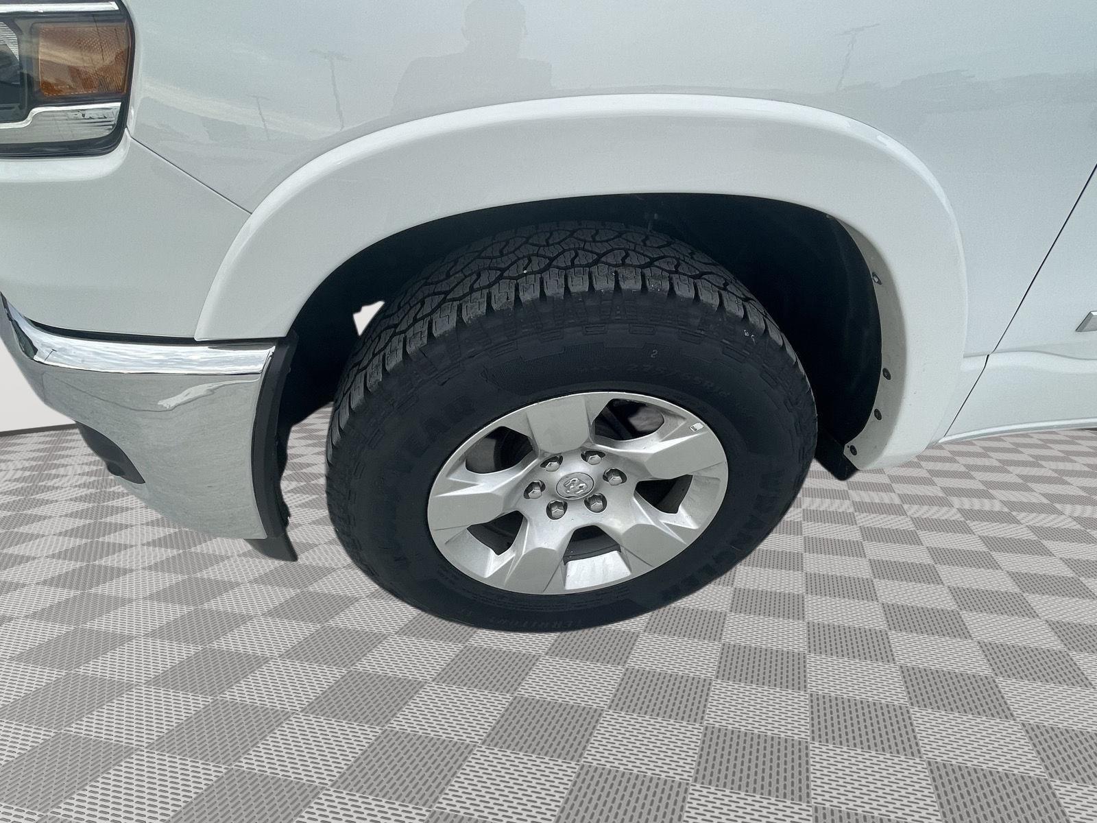 Vehicle photo 10