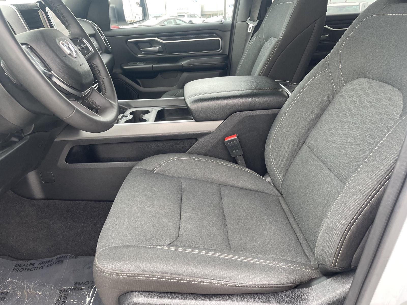 Vehicle photo 13