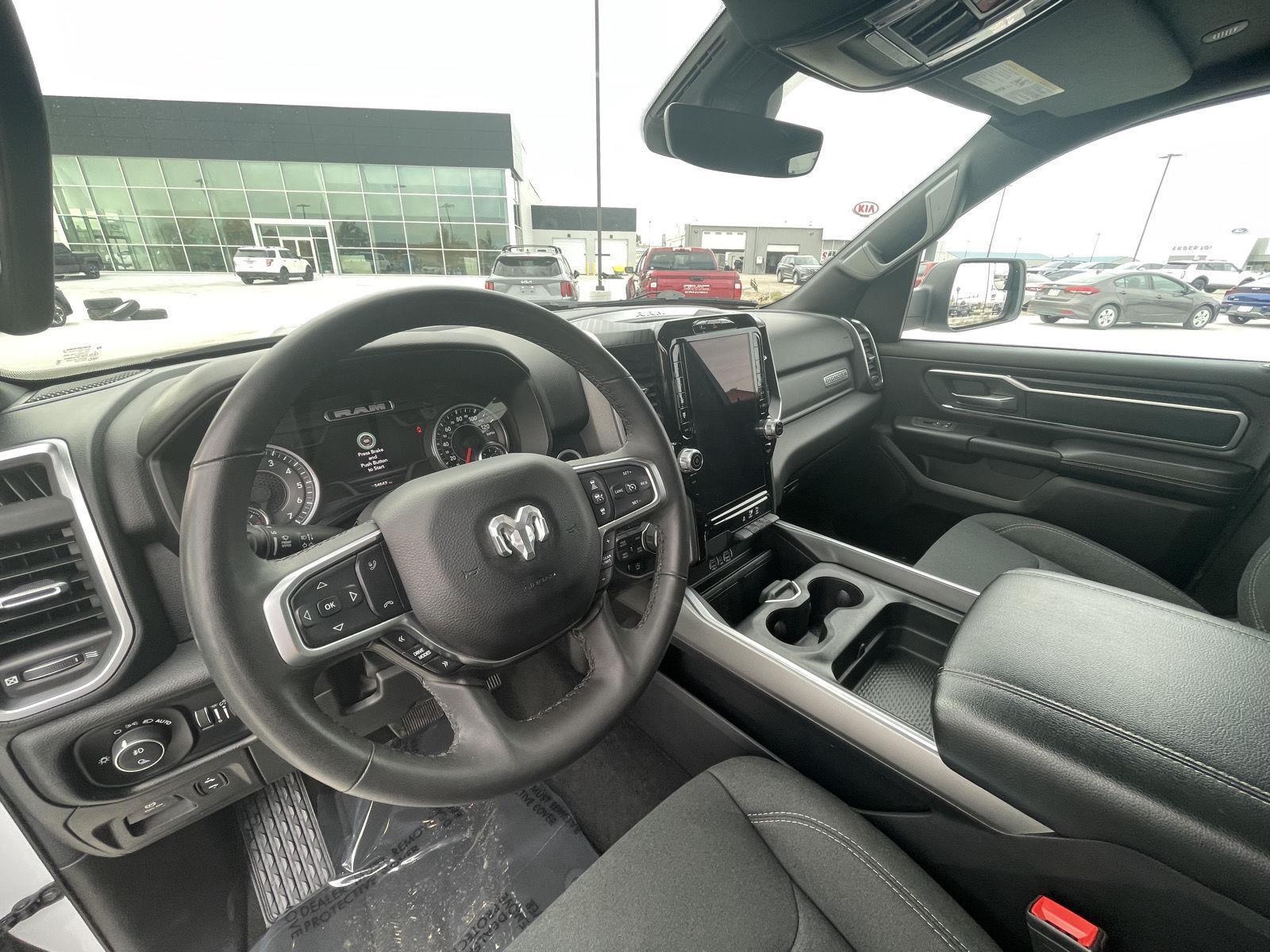 Vehicle photo 14