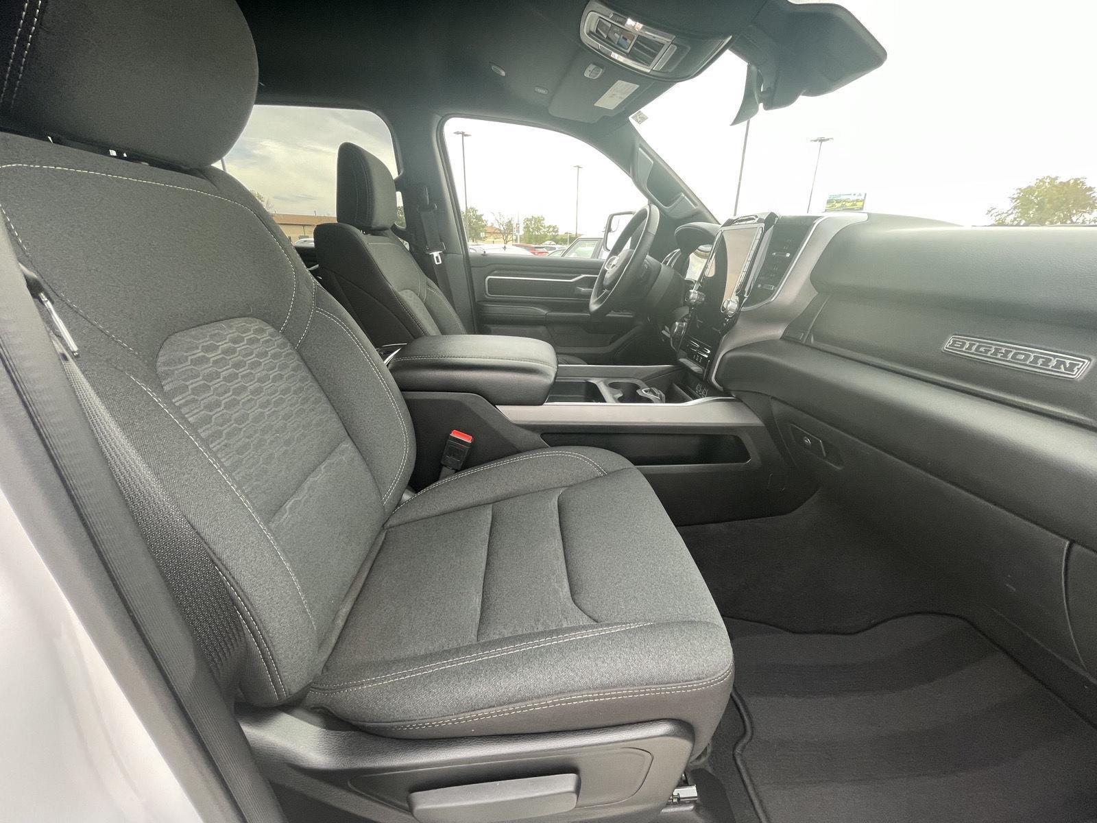 Vehicle photo 17