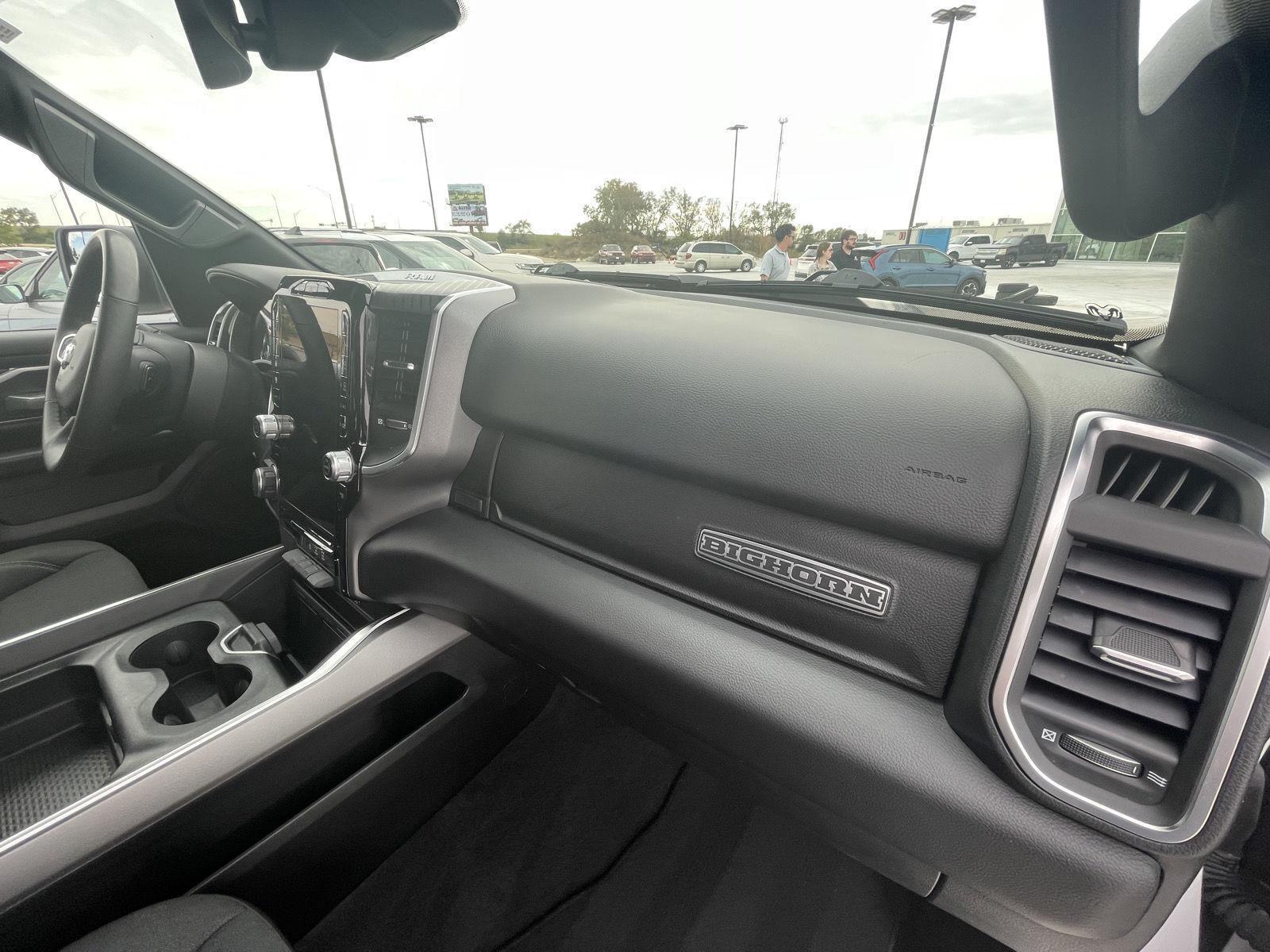 Vehicle photo 18