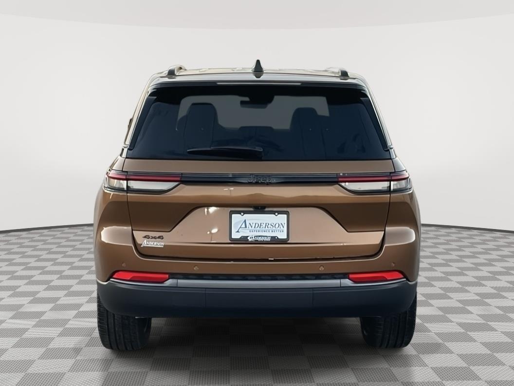 Vehicle photo 4