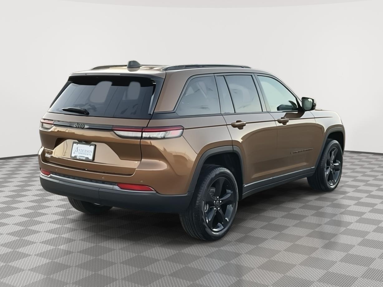 Vehicle photo 5