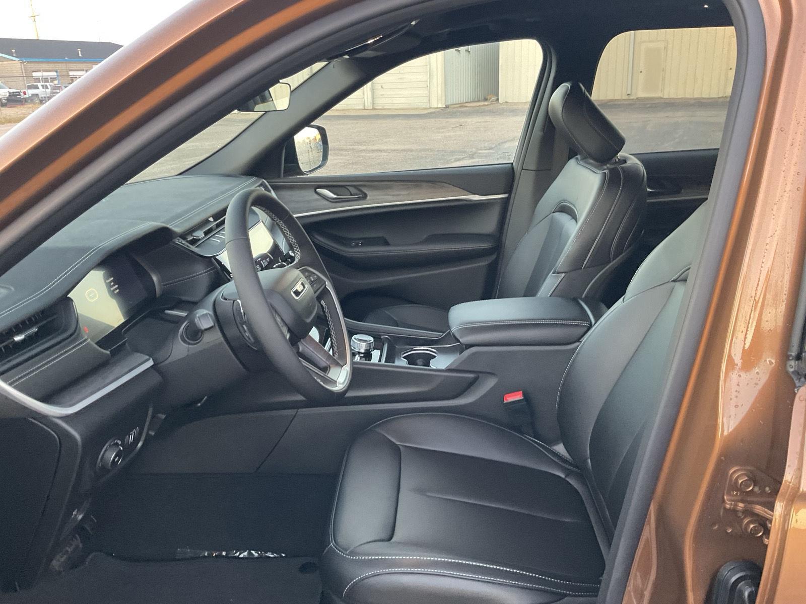 Vehicle photo 15