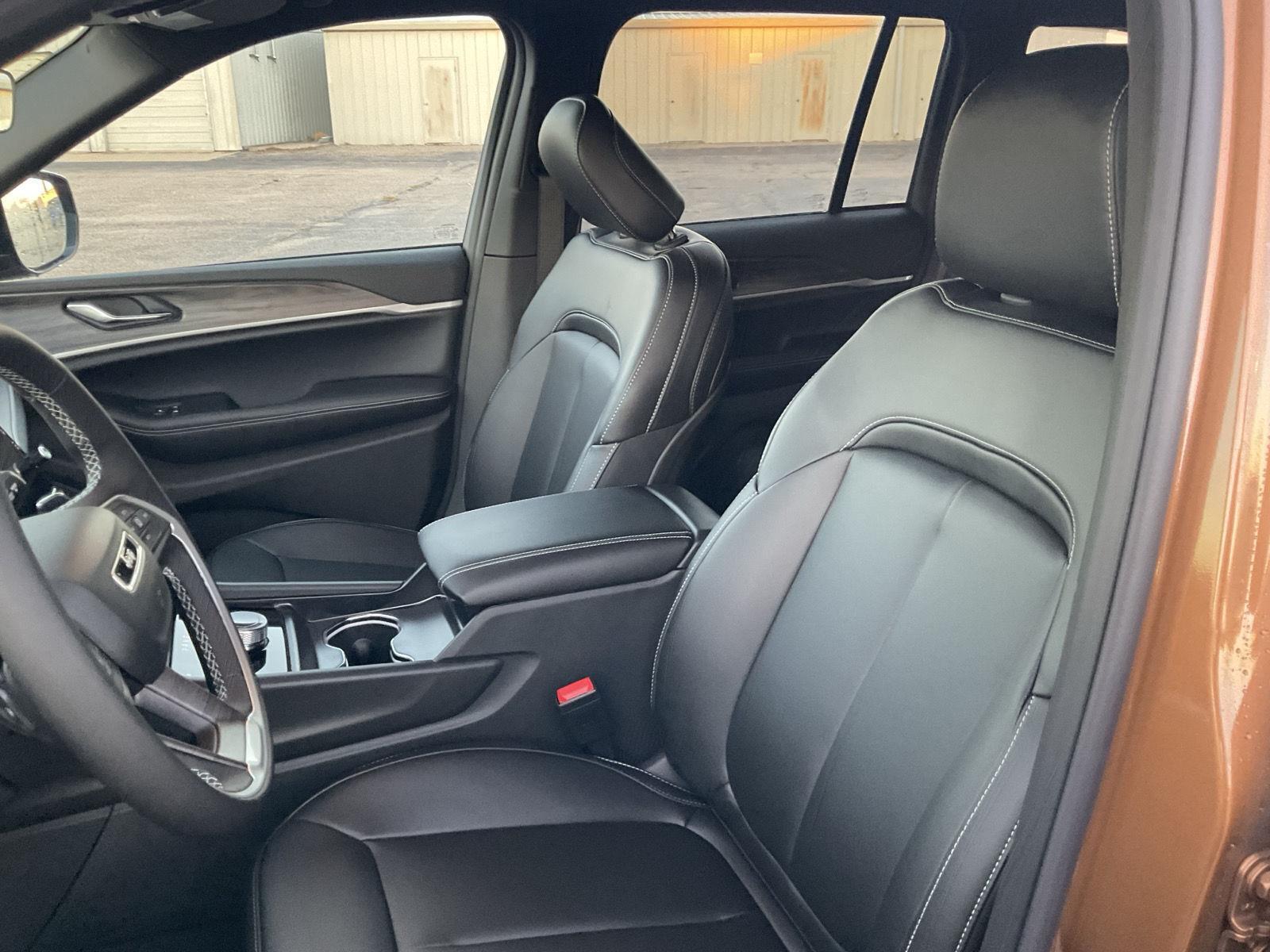 Vehicle photo 16
