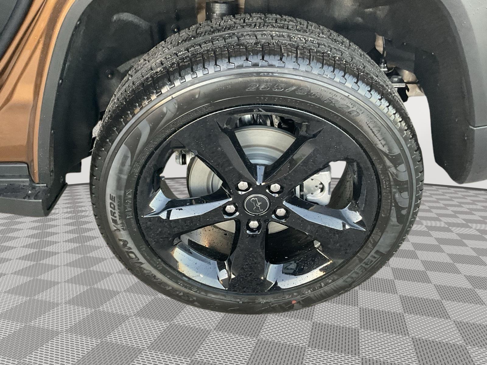 Vehicle photo 20