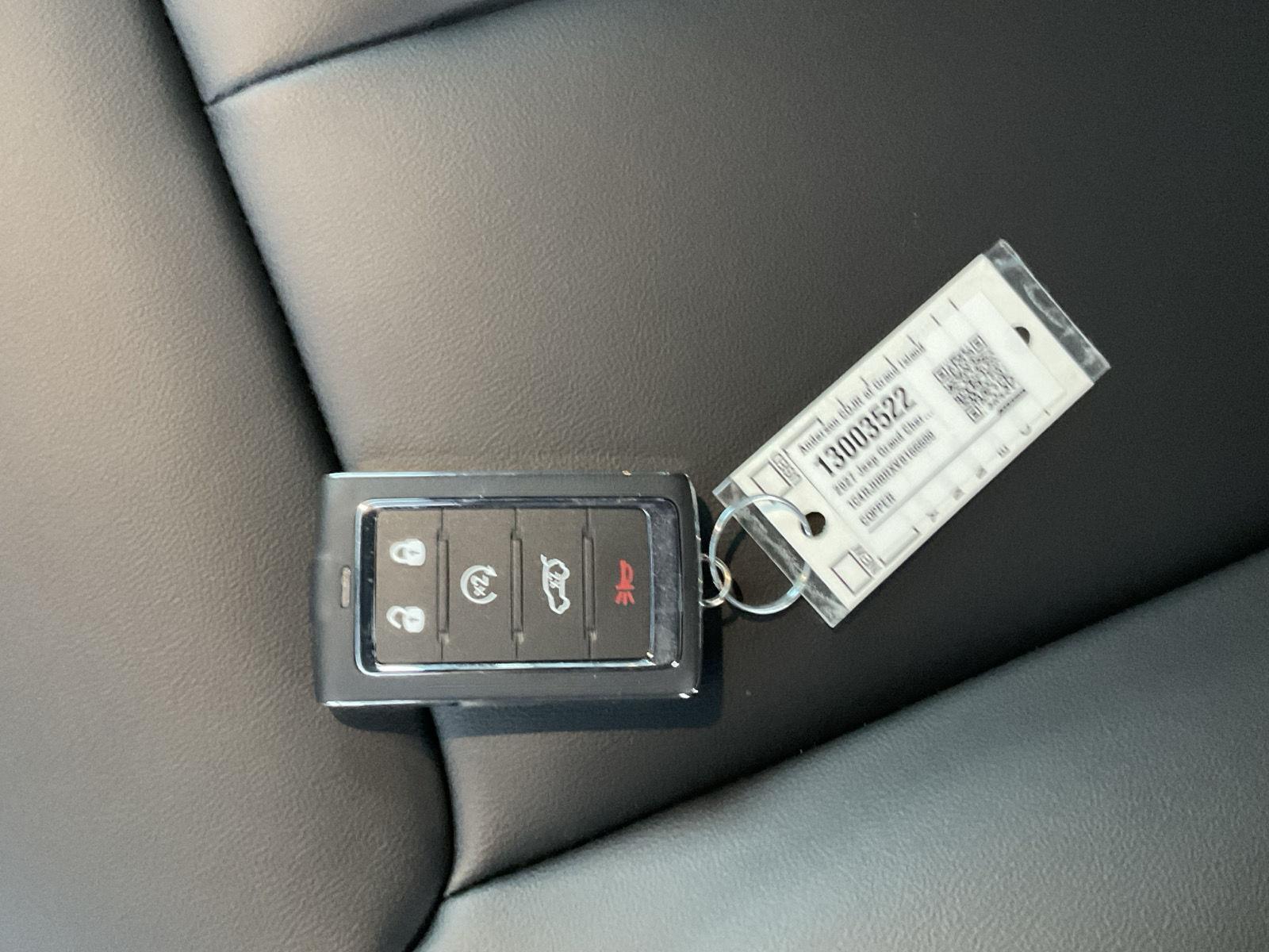 Vehicle photo 23
