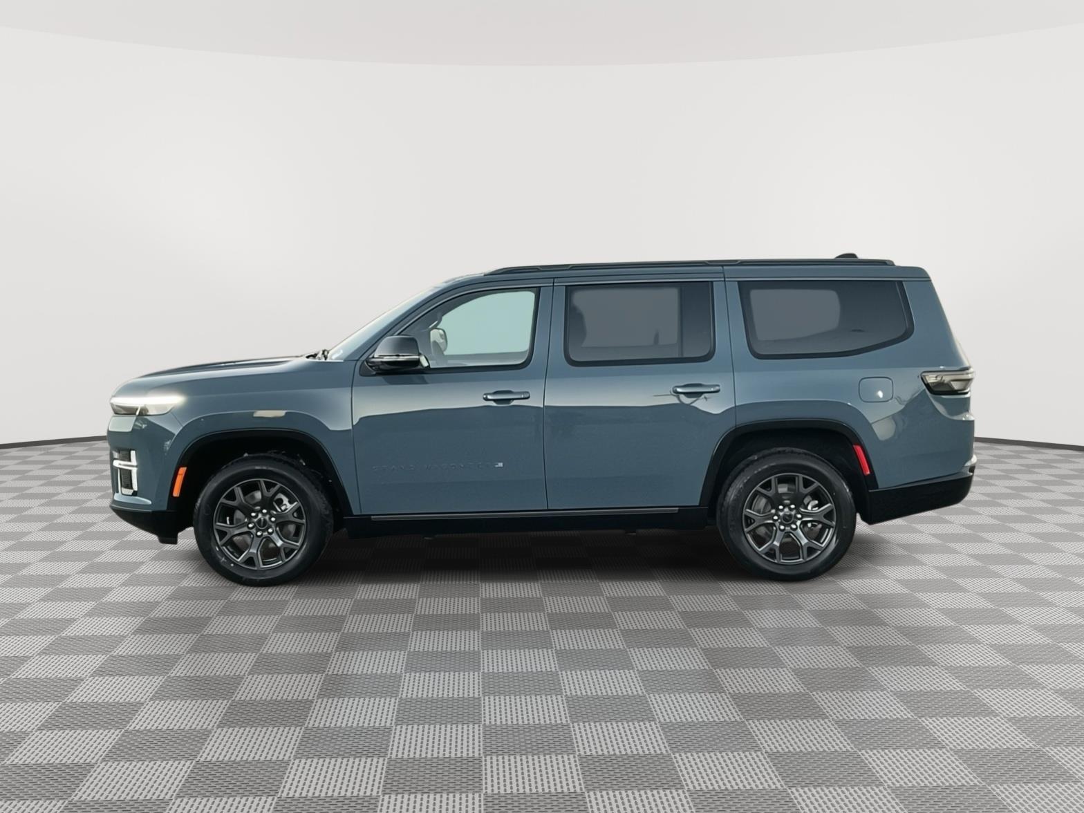 Vehicle photo 2