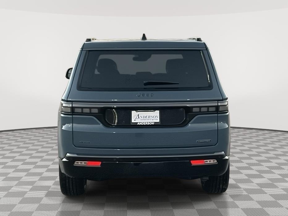 Vehicle photo 4