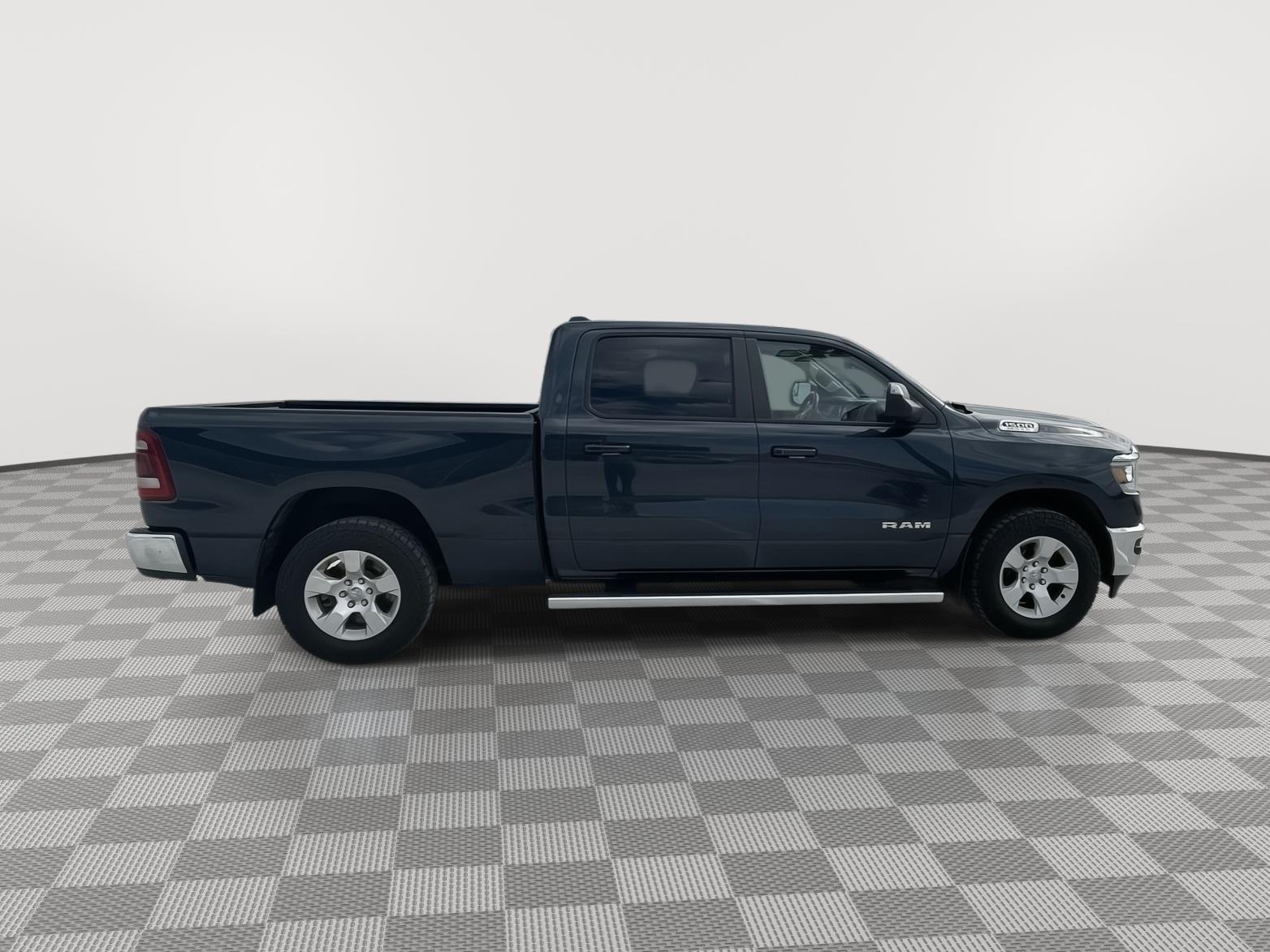 Vehicle photo 7