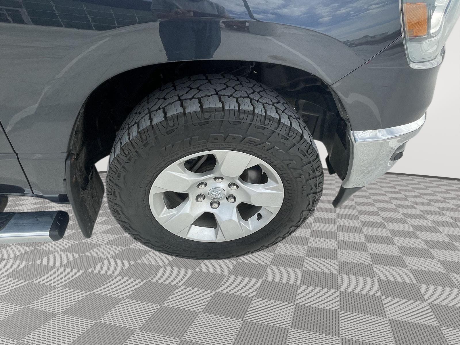 Vehicle photo 10