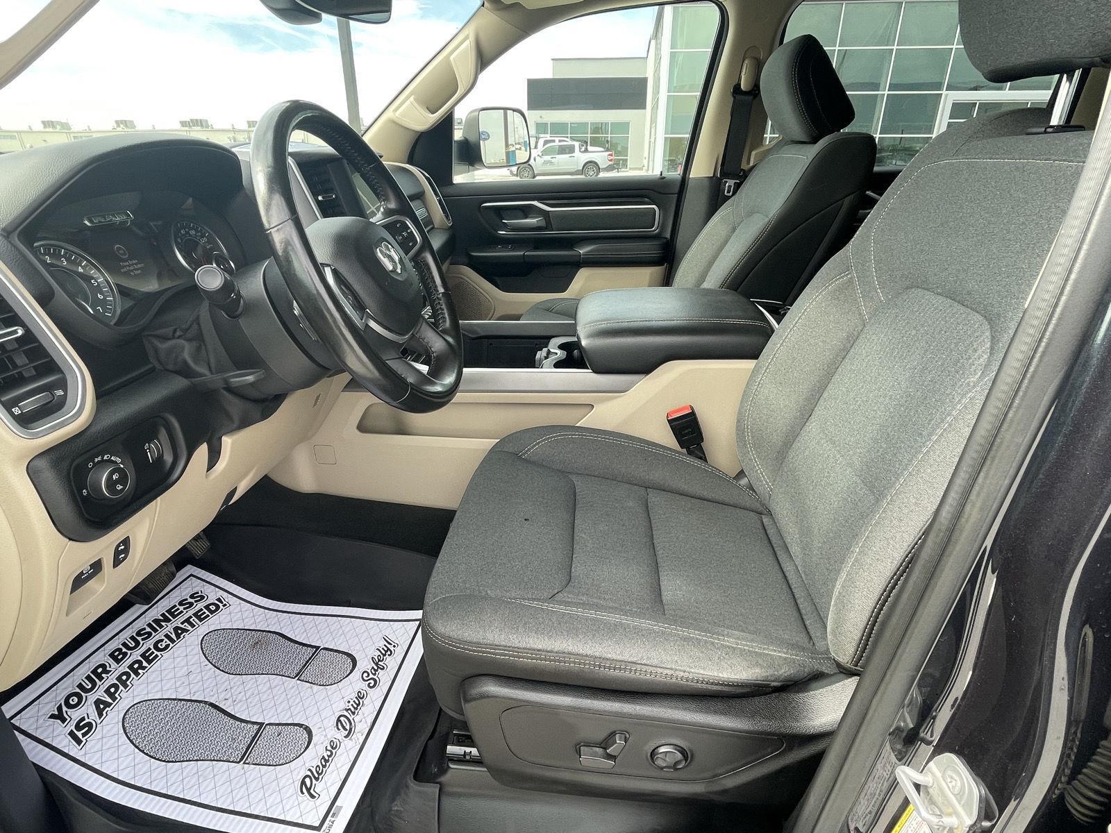 Vehicle photo 13
