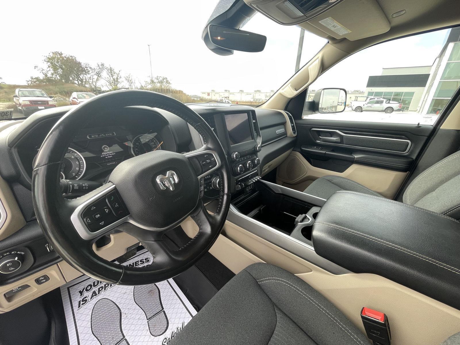 Vehicle photo 14