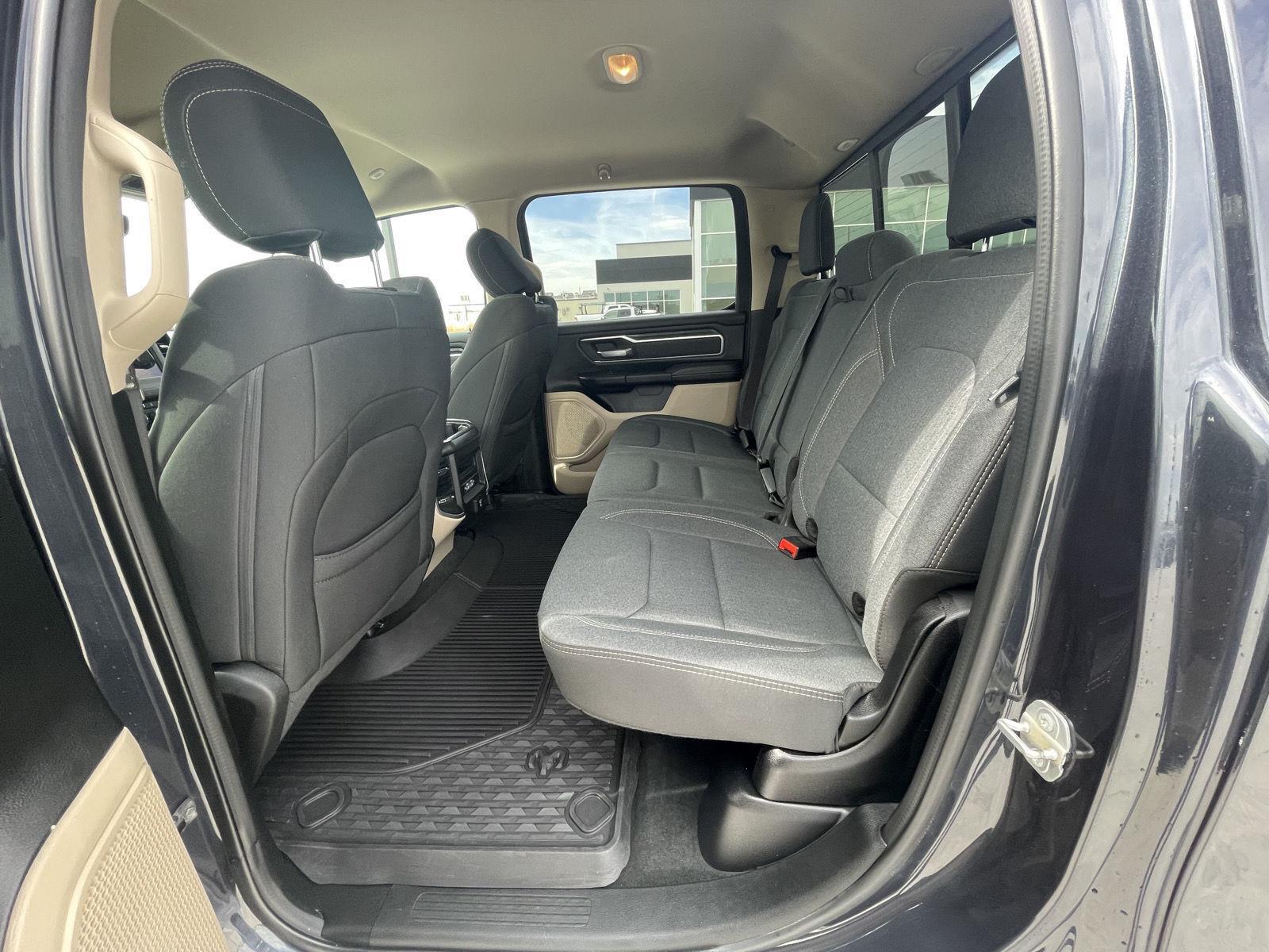 Vehicle photo 15