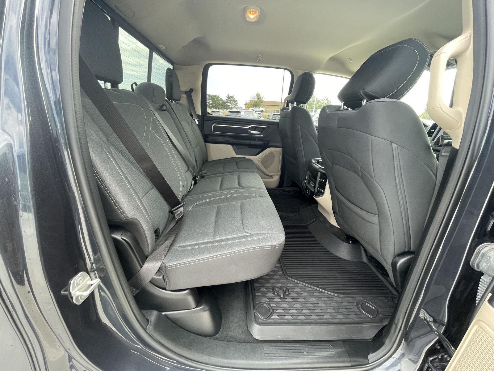 Vehicle photo 16