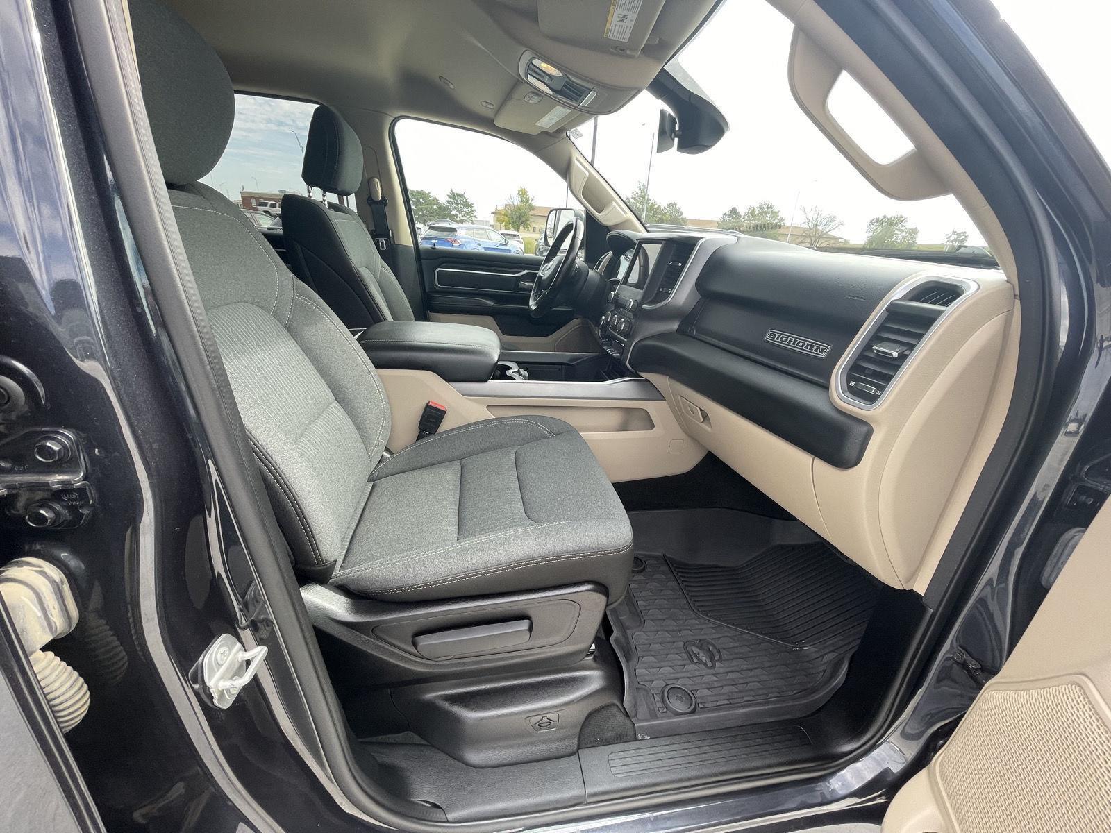 Vehicle photo 17