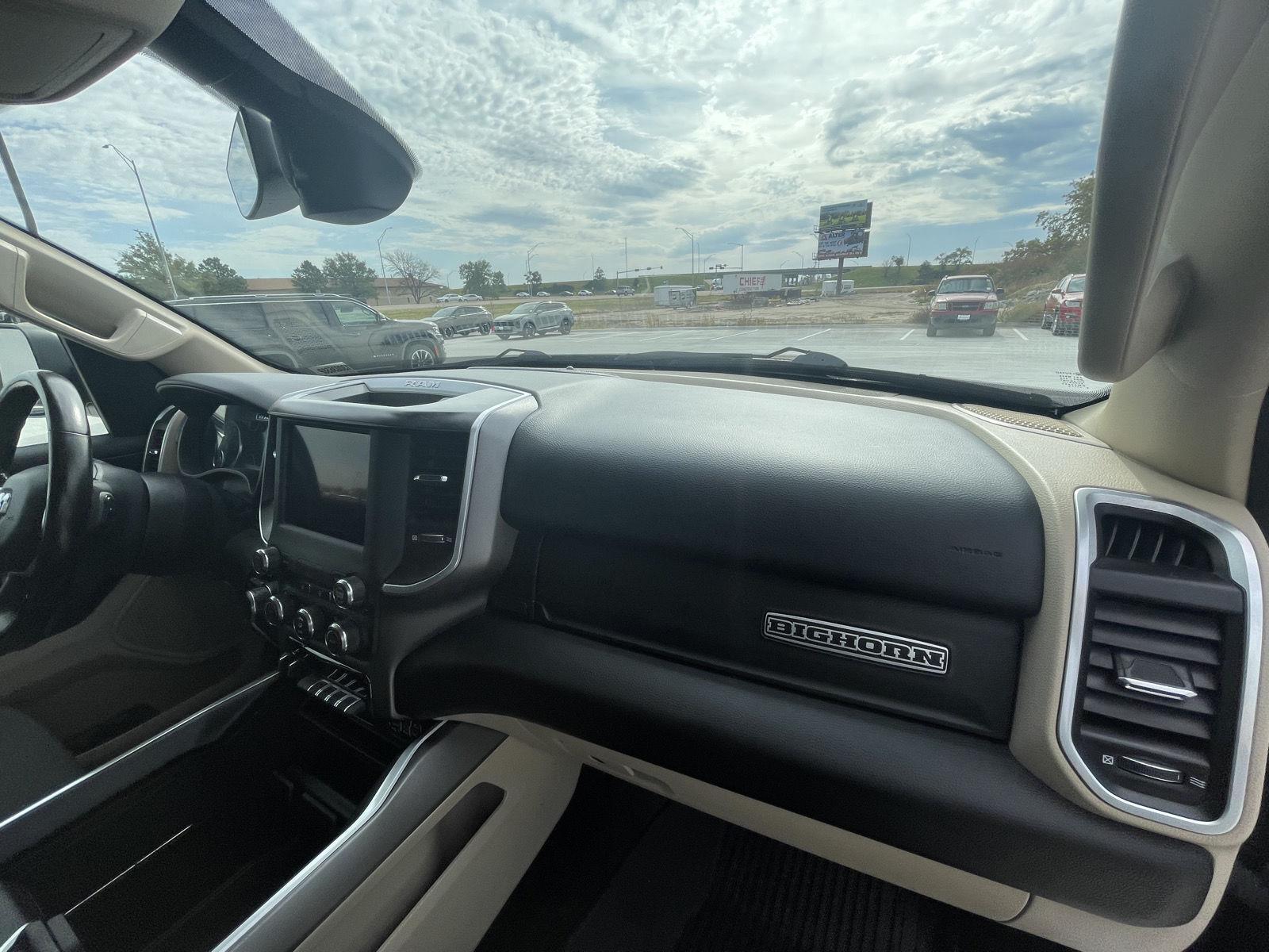 Vehicle photo 18