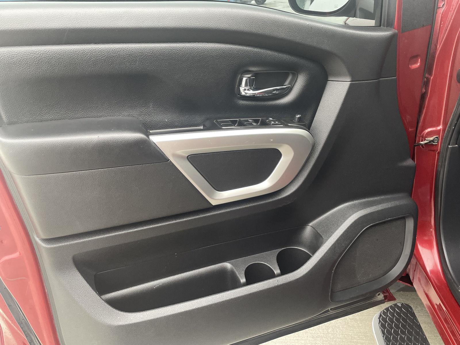 Vehicle photo 12