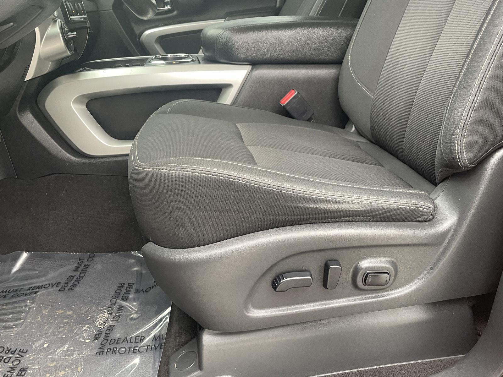 Vehicle photo 17