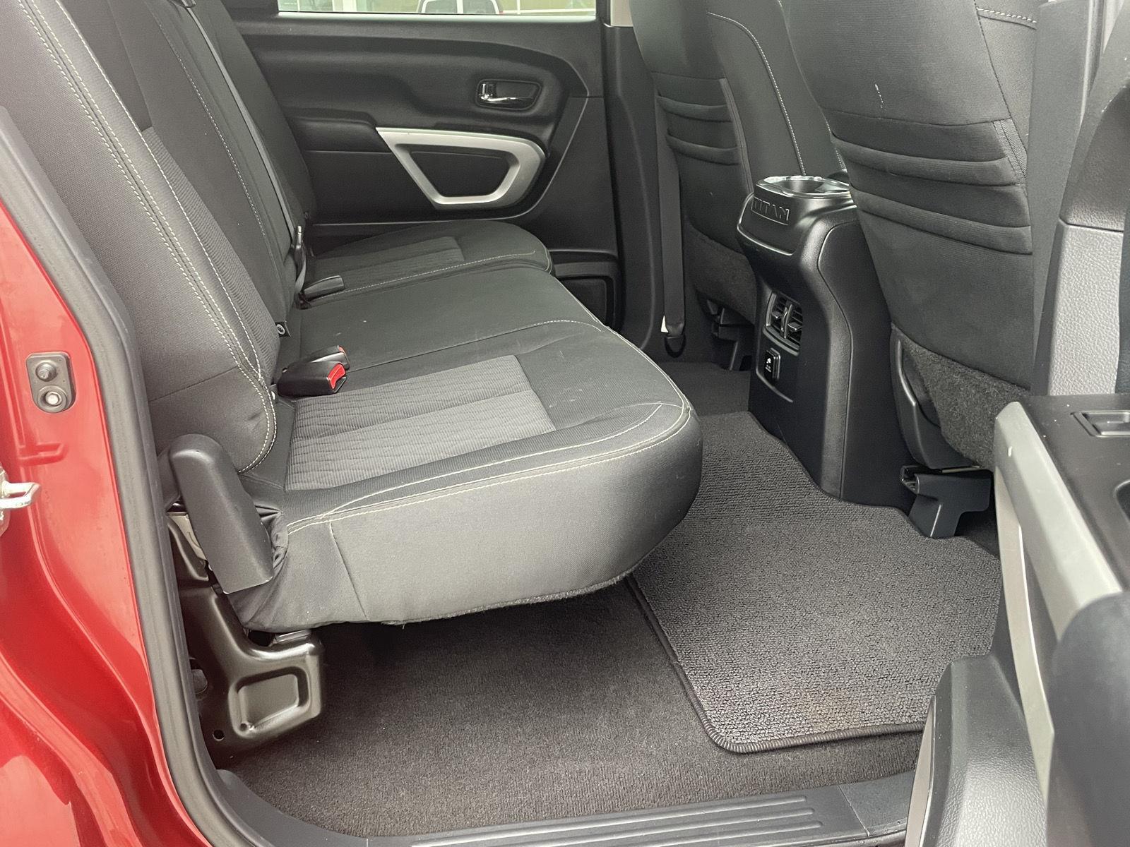 Vehicle photo 19