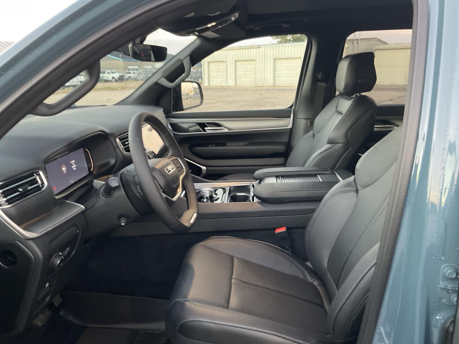 Vehicle photo 15