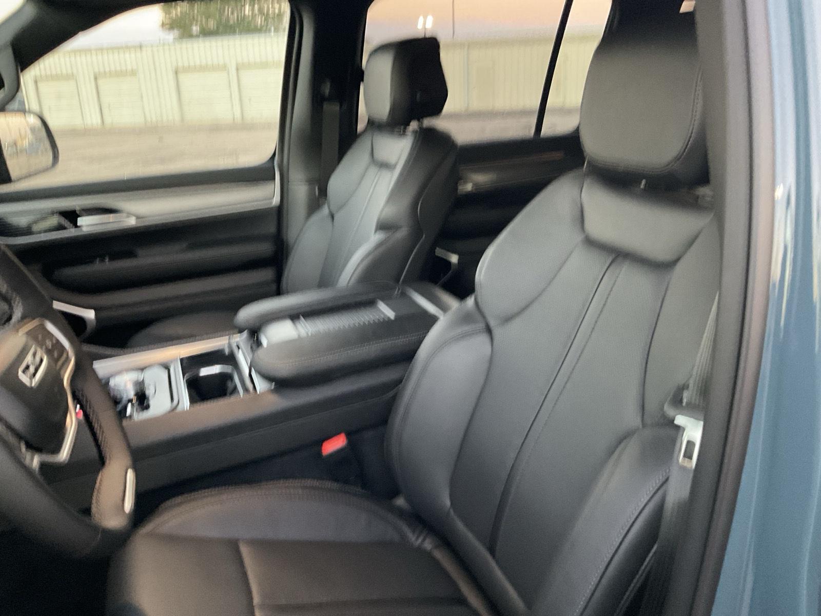 Vehicle photo 16