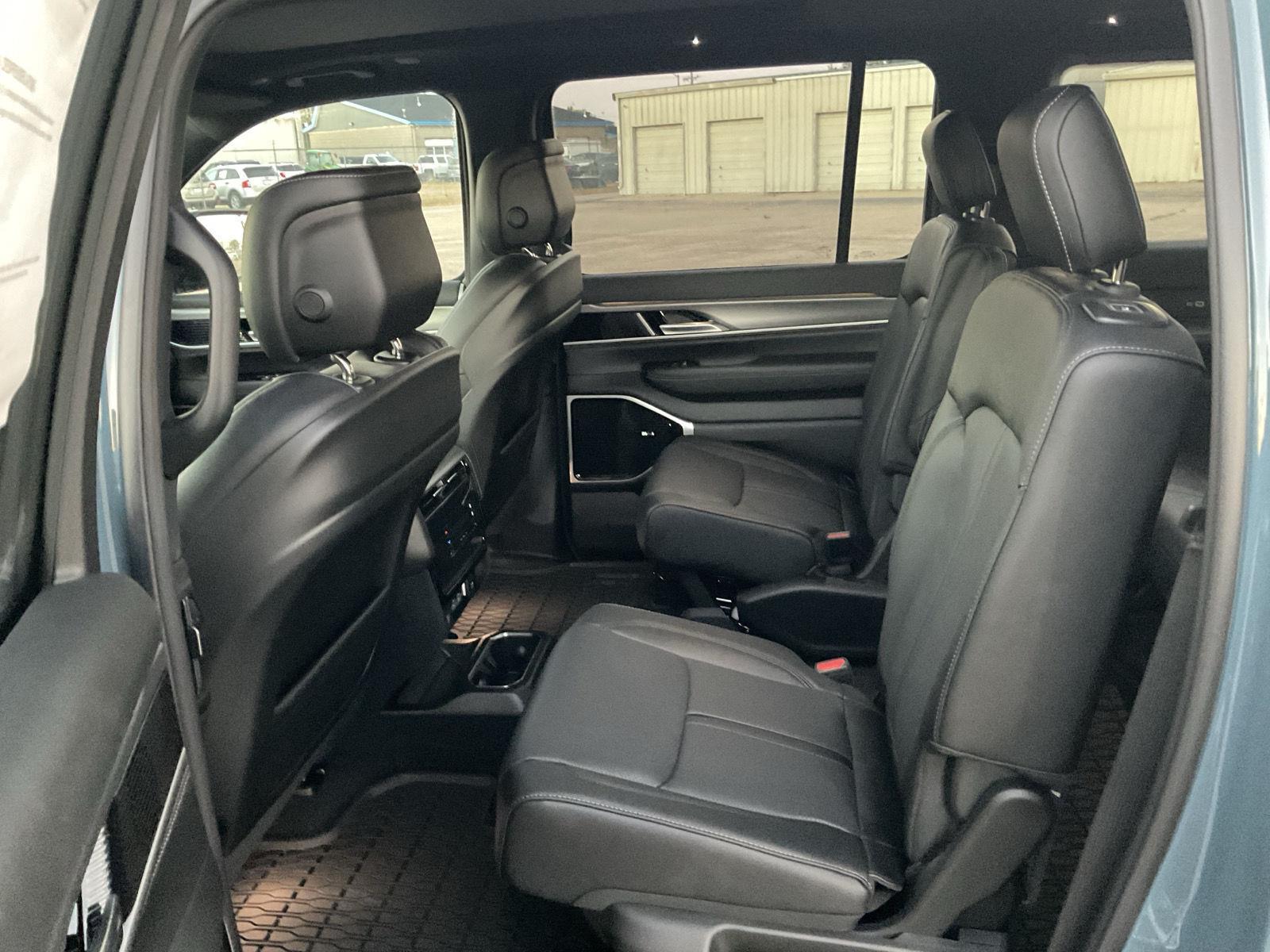 Vehicle photo 18