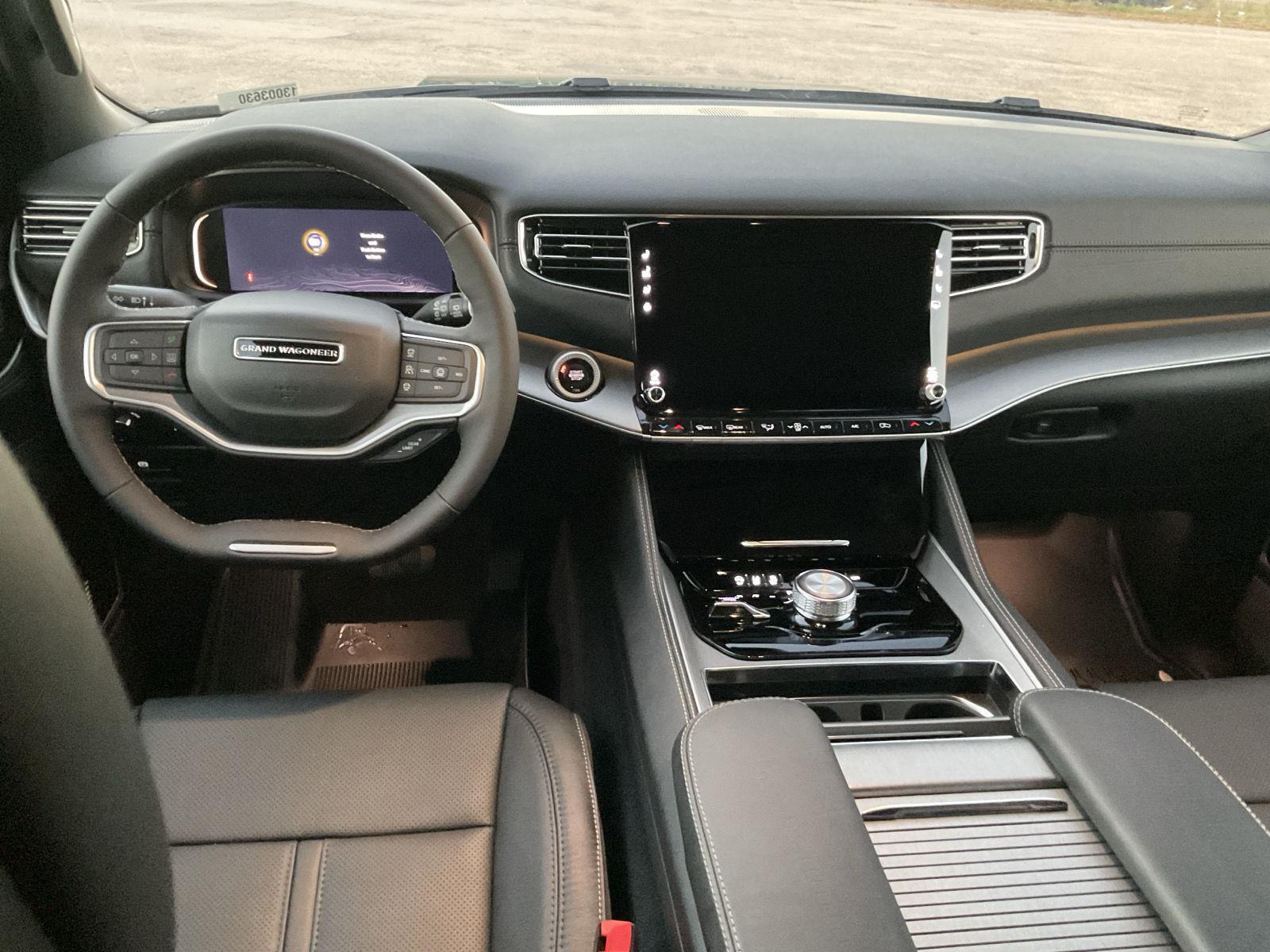 Vehicle photo 19