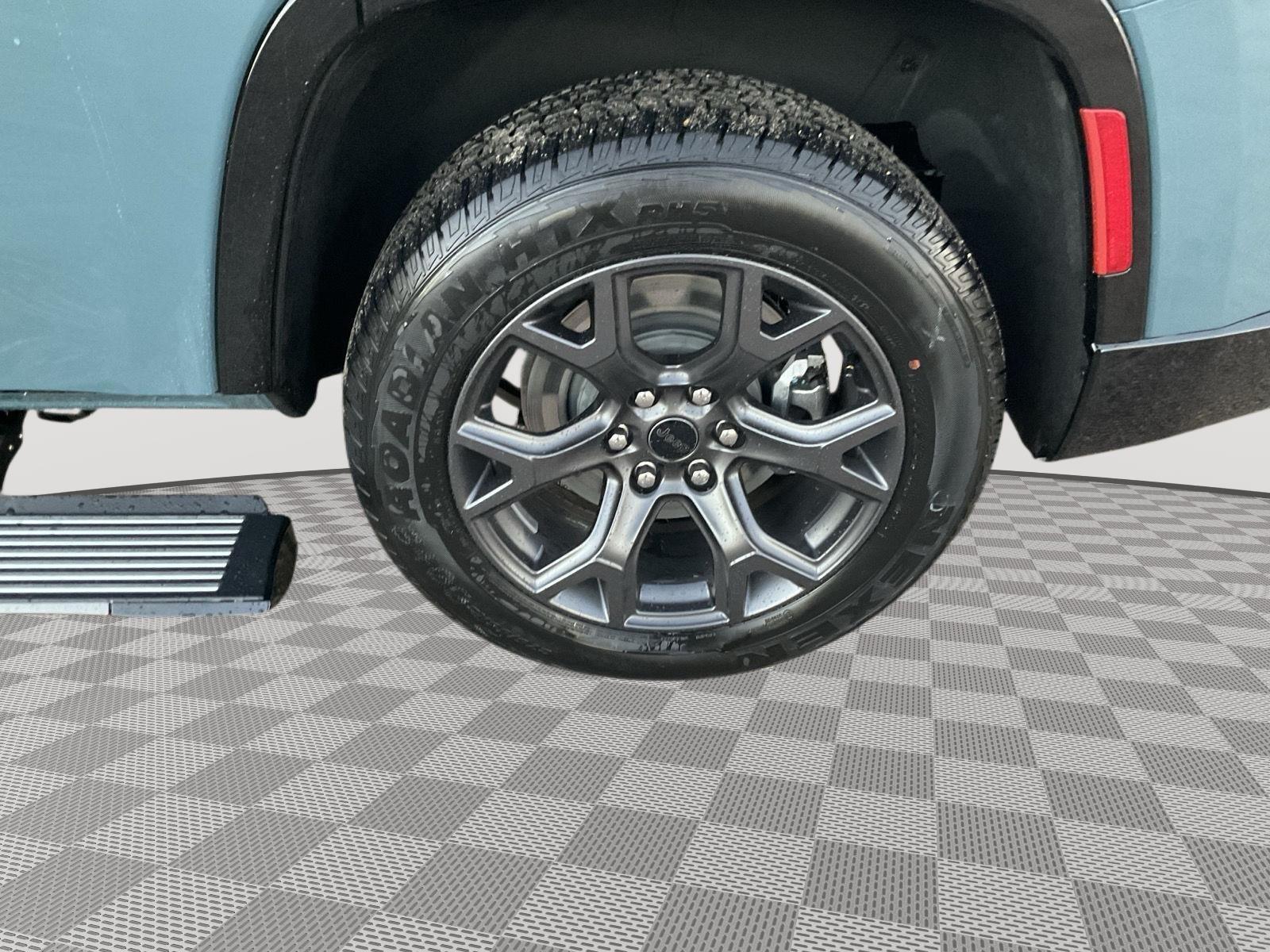 Vehicle photo 20