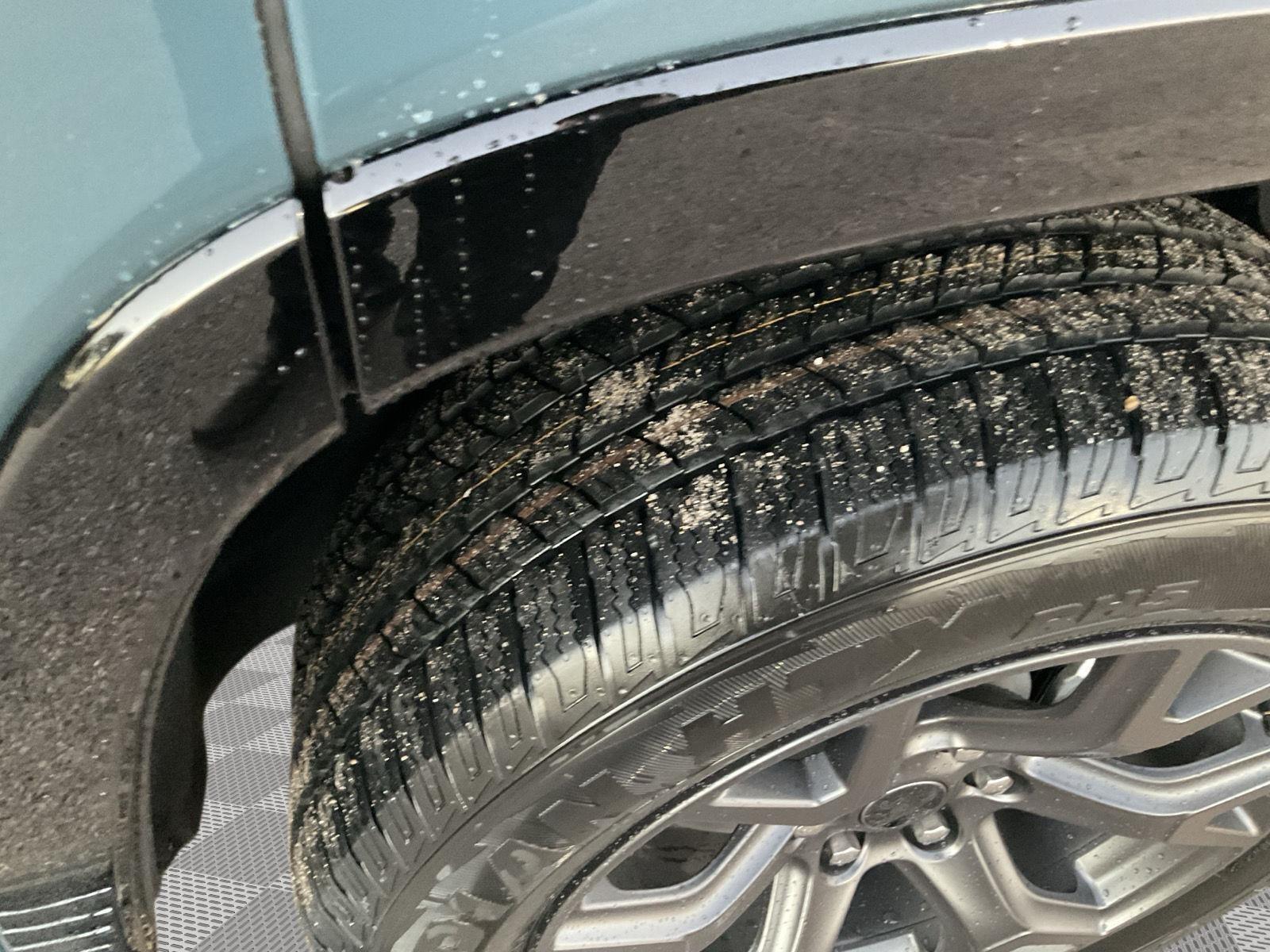 Vehicle photo 21