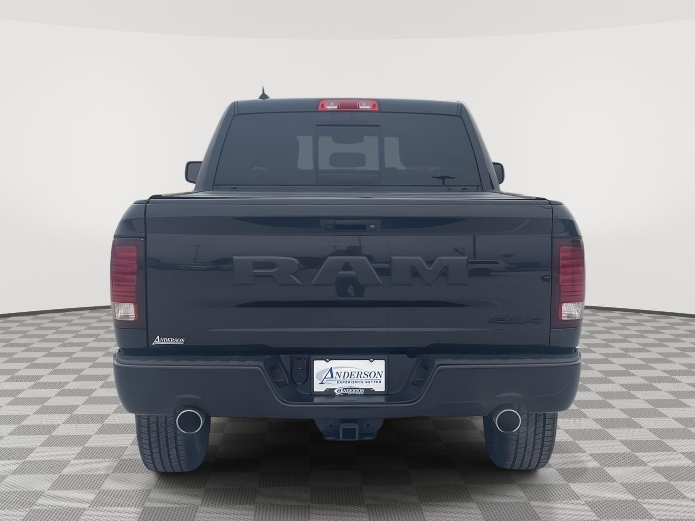 Vehicle photo 5