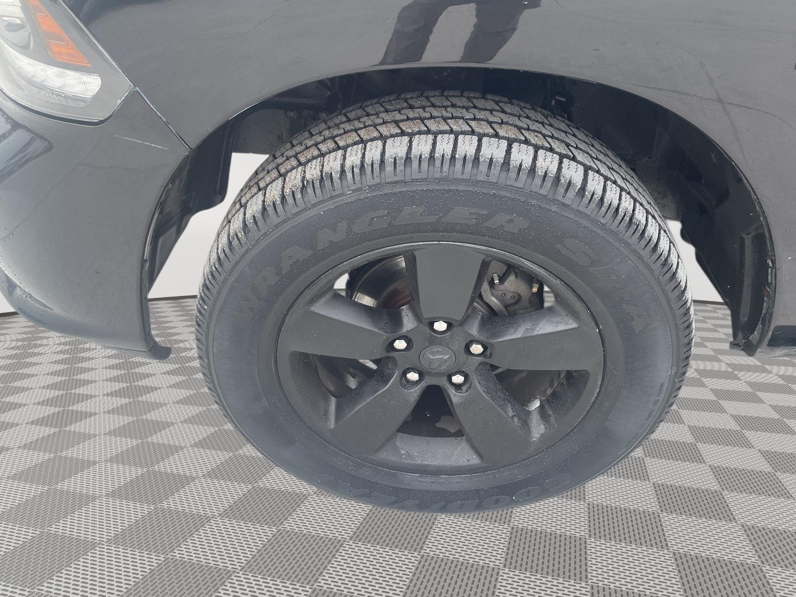 Vehicle photo 10