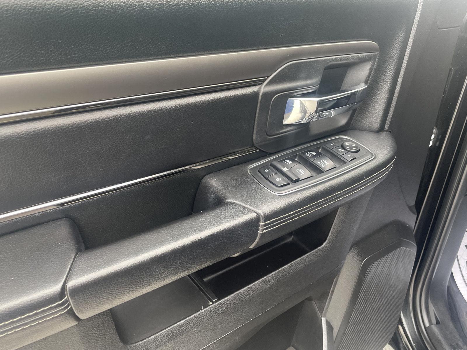 Vehicle photo 13