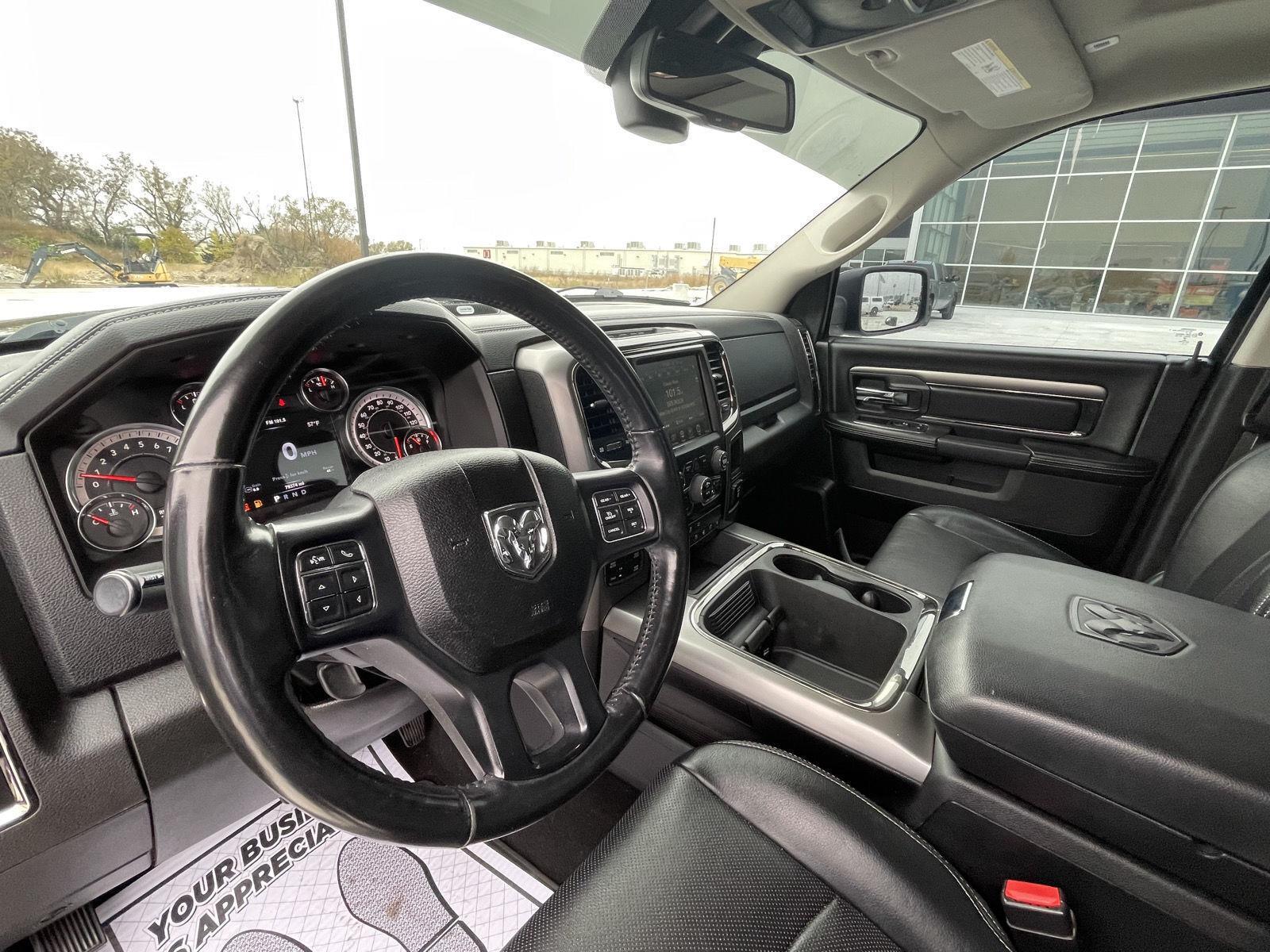 Vehicle photo 14