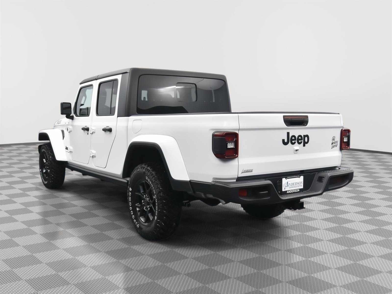 Used 2024 Jeep Gladiator Willys Crew Cab Truck for sale in Grand Island NE