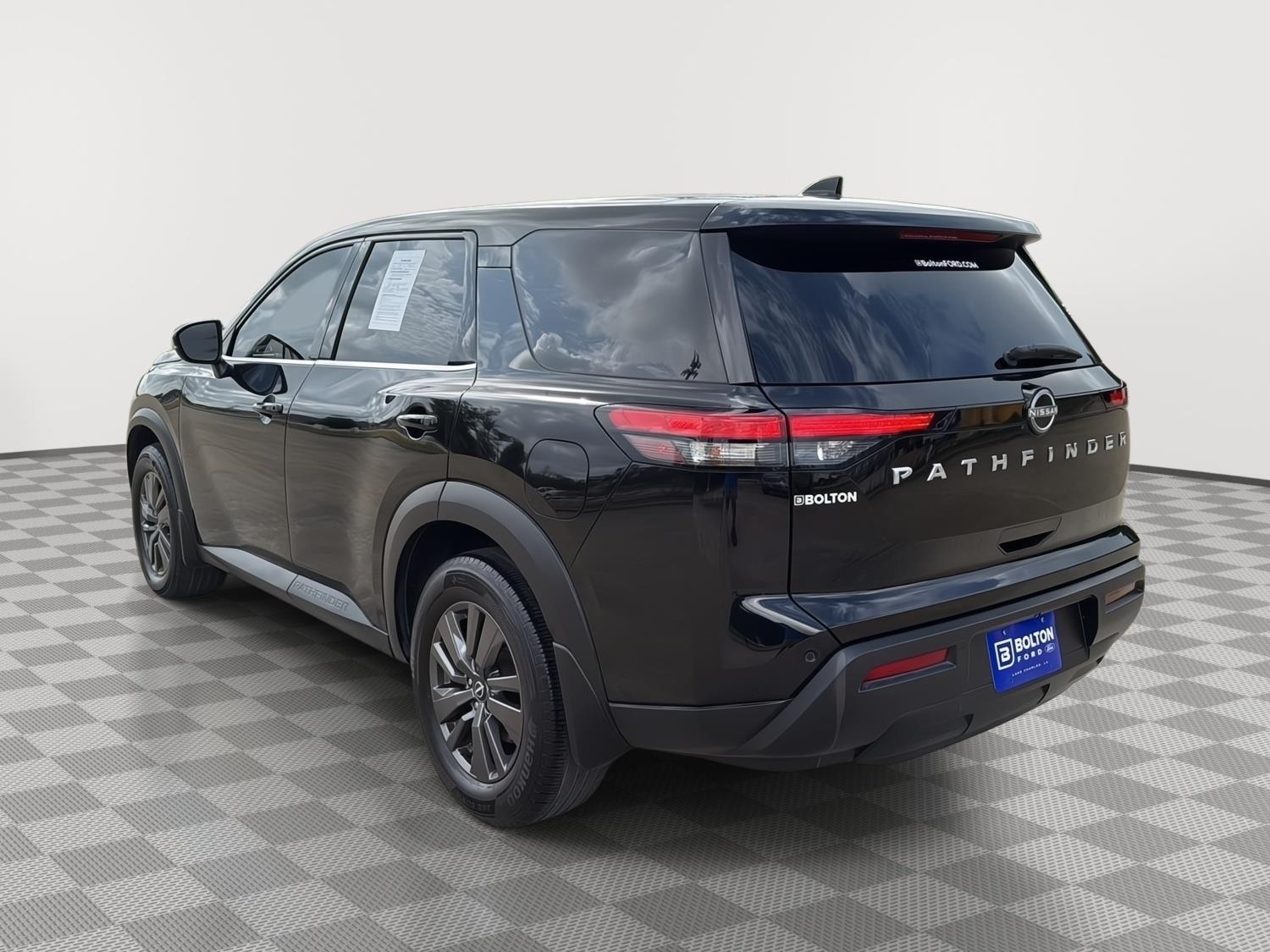 View vehicle photo 3