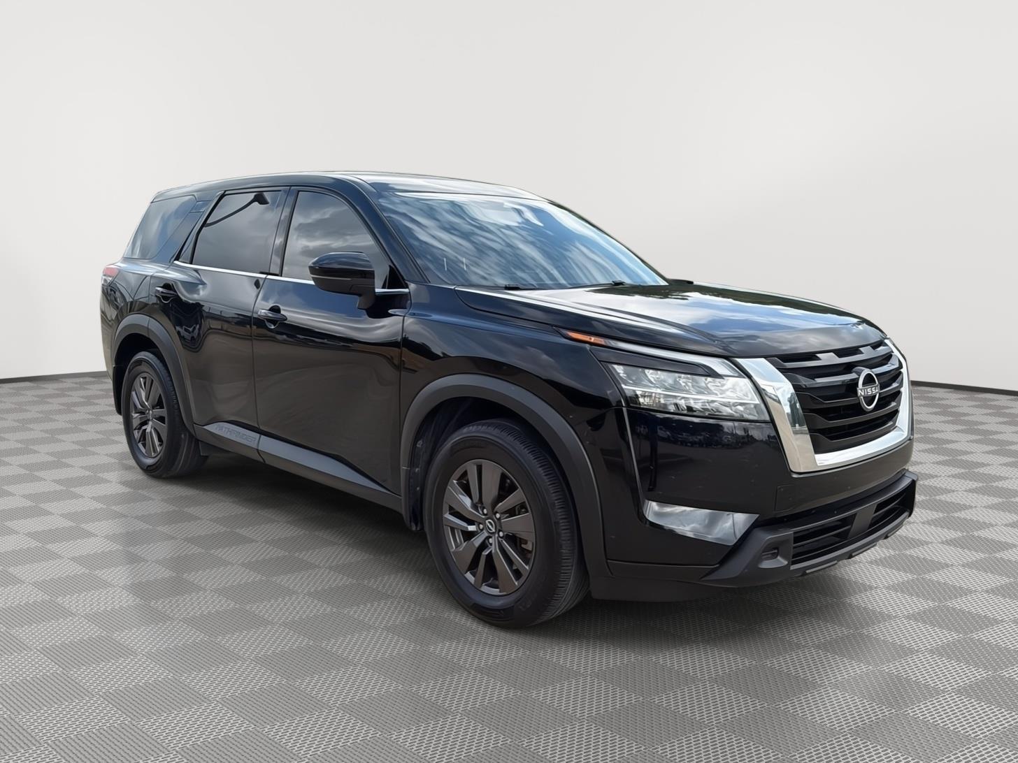 View vehicle photo 7