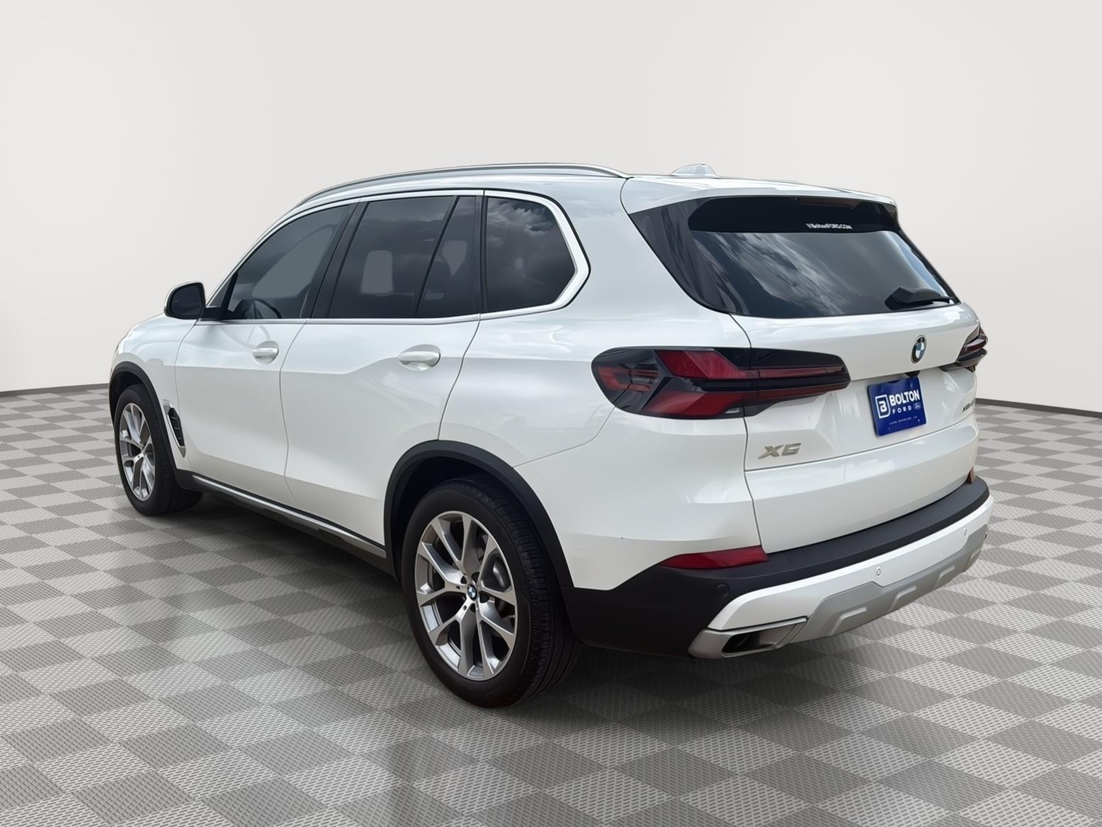 View vehicle photo 3