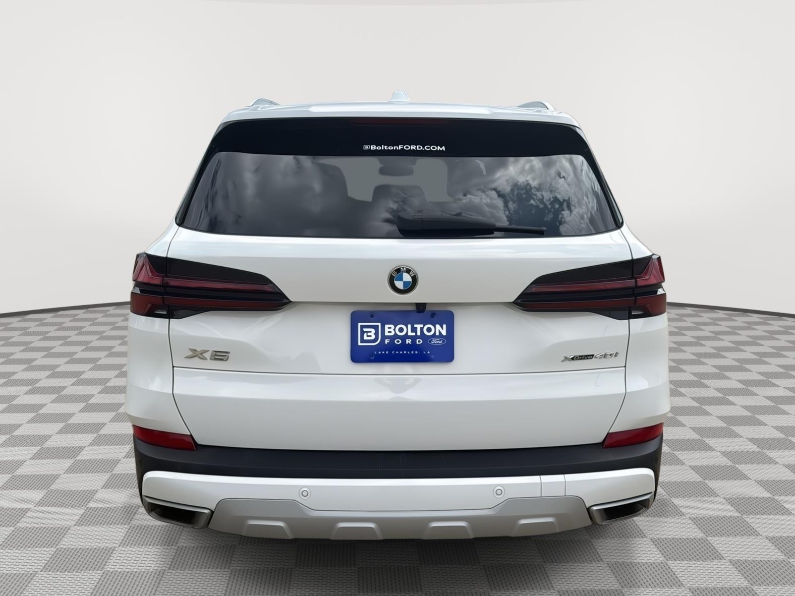 View vehicle photo 4