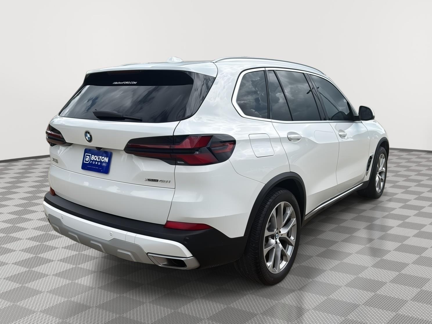 View vehicle photo 5