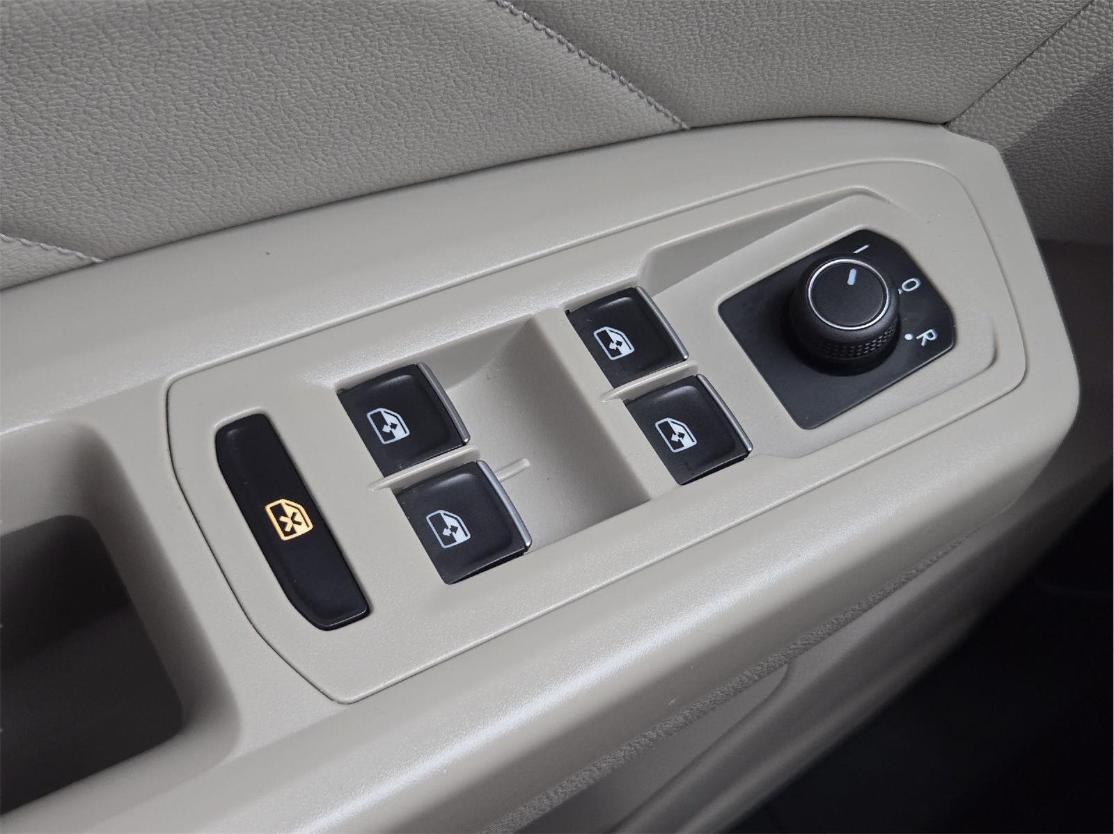 2022 Volkswagen Atlas 2.0T SE w/Technology at AutoNation Chevrolet Gulf Fwy