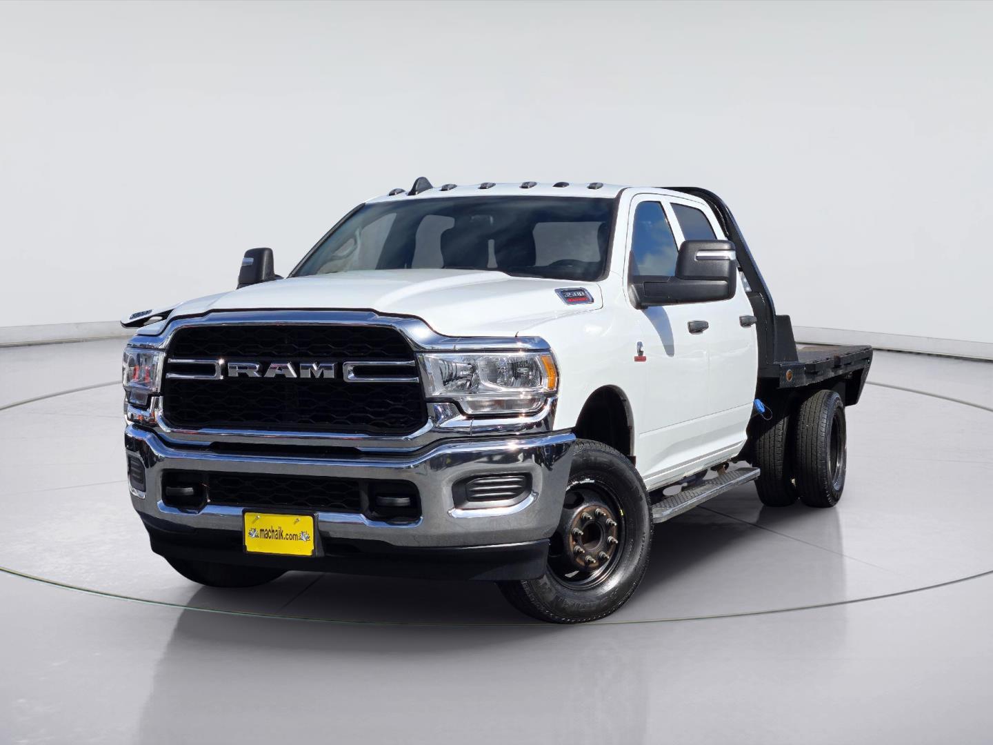 Bright White Clearcoat 2024 RAM 3500 Chassis Pickup Truck Four-Wheel Drive 6-Speed Automatic