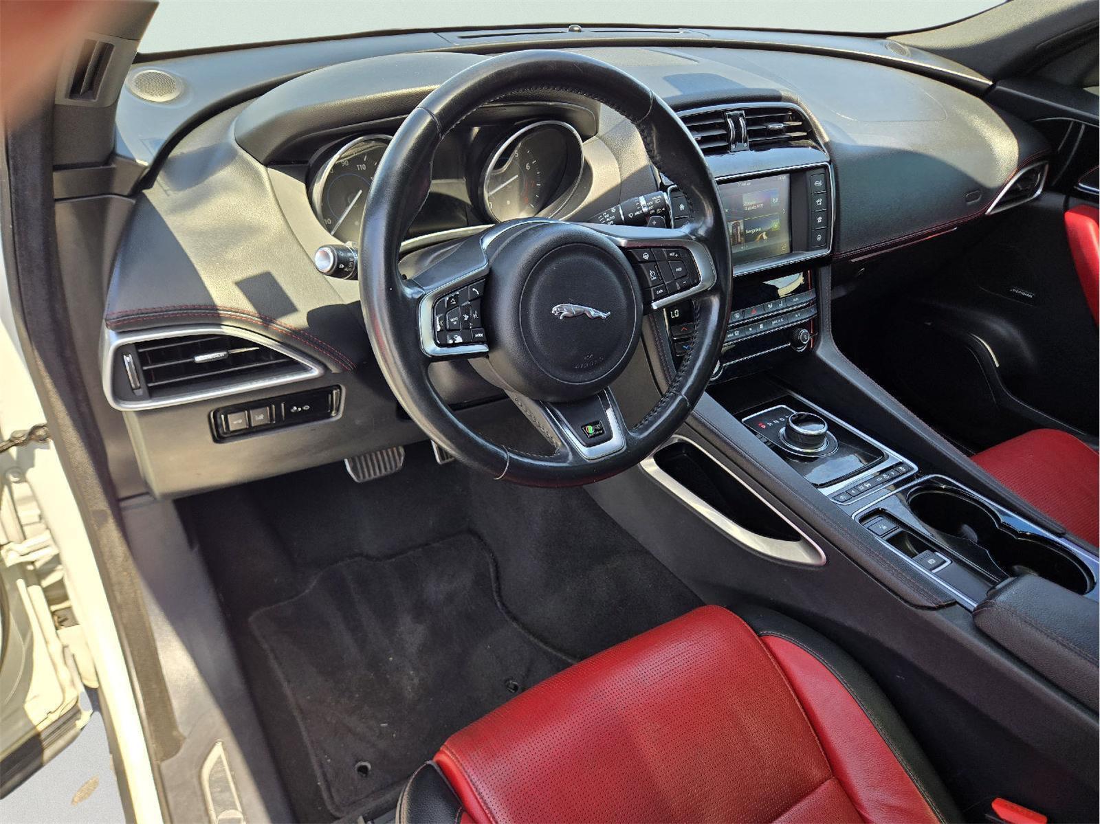 2017 Jaguar F-PACE 35t R-Sport - 10
